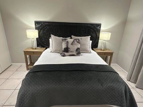 To Let 2 Bedroom Property for Rent in Heldervue Western Cape